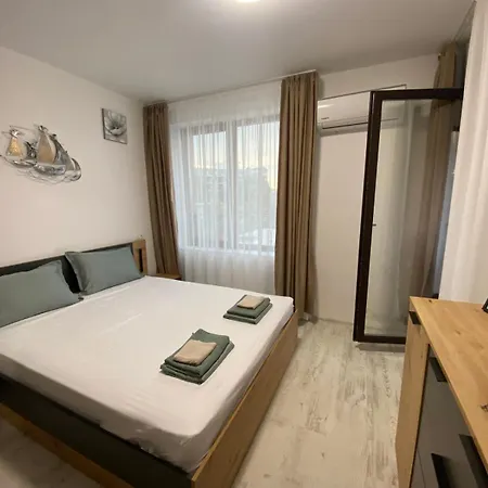 Lilia Voyage, Kavatsi Apartment